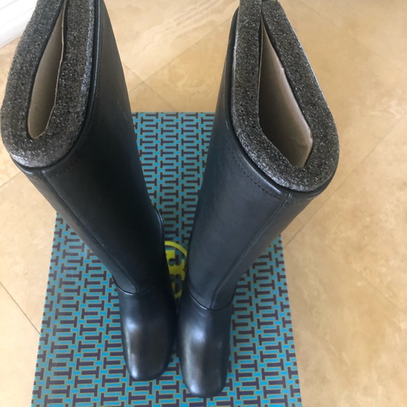 BNIB Tory Burch Sidney Boot - Picture 5 of 6